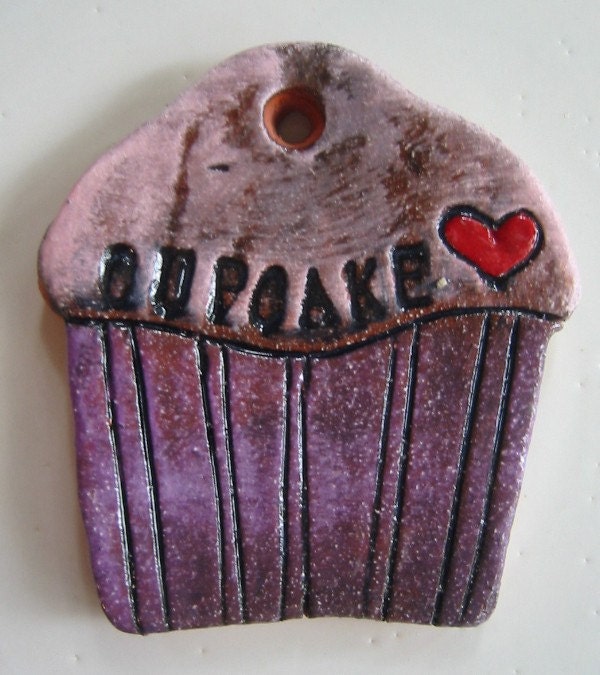 Shabby Antiqued - Cupcake Love - Pottery Medallion