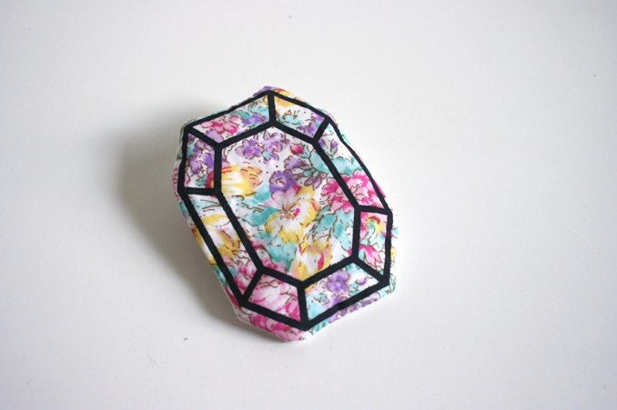 RUBY - screen printed fabric brooch pin