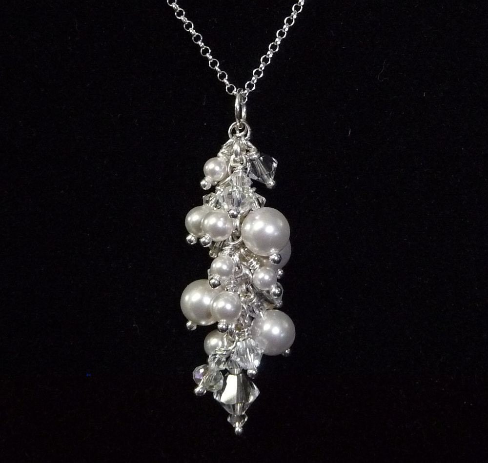 Pearl Necklace, Pearl Cluster Necklace, Beaded jewelry, Wedding jewelry, White pearl pendant