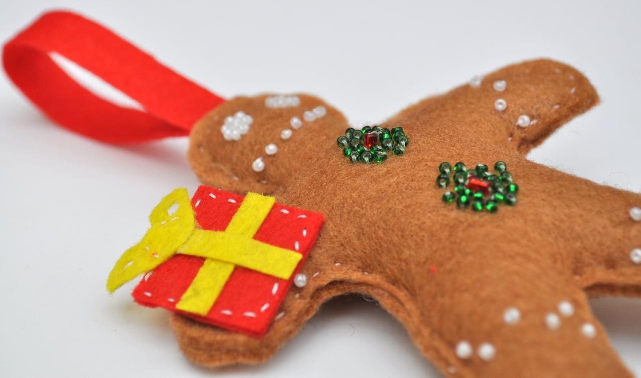 Christmas Holiday Felt Gingerbread Man With Gift Tree Decoration