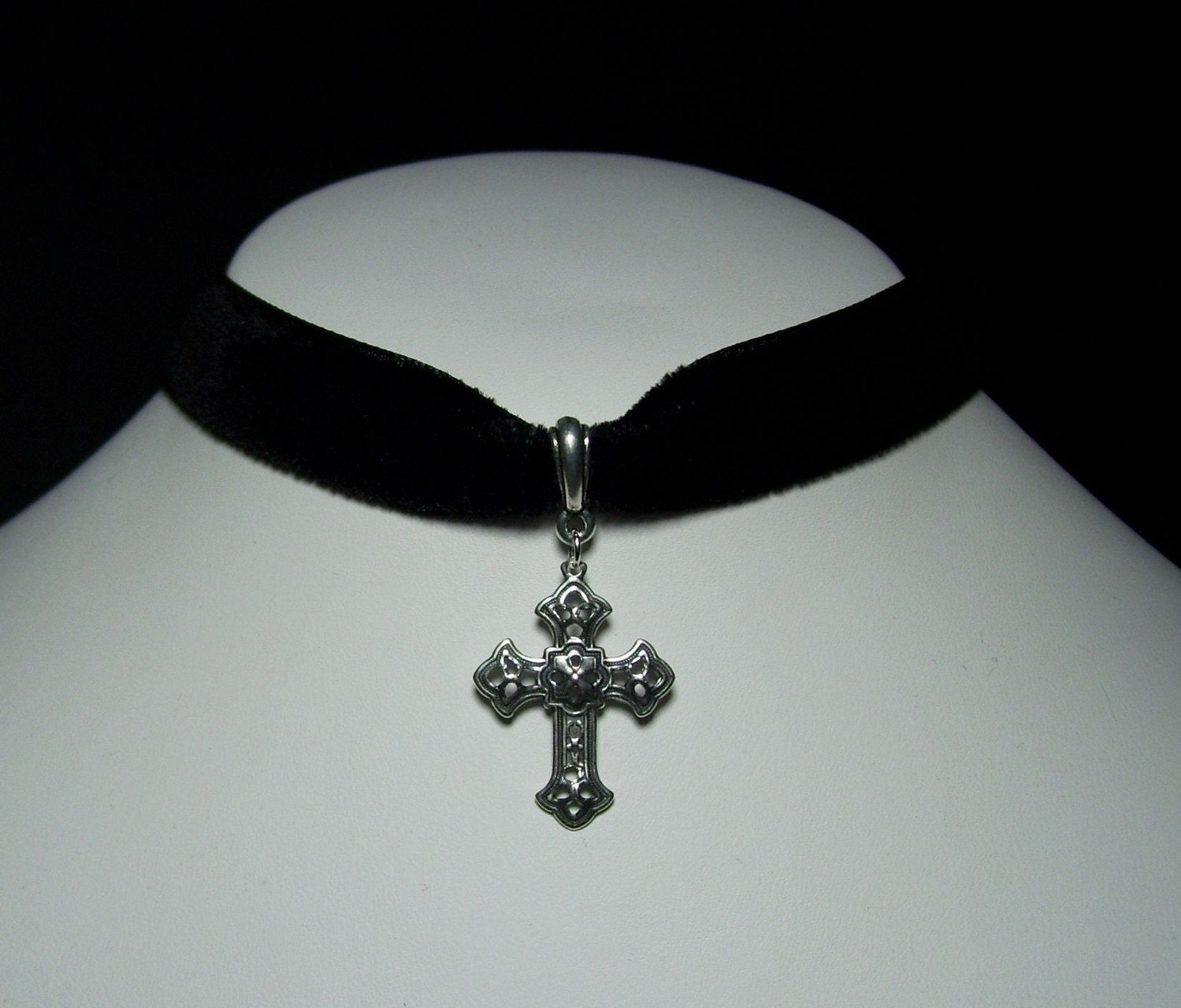 Antique Silver Neo Victorian Gothic Lolita Cross Steampunk Black Velvet Choker Pendant Necklace