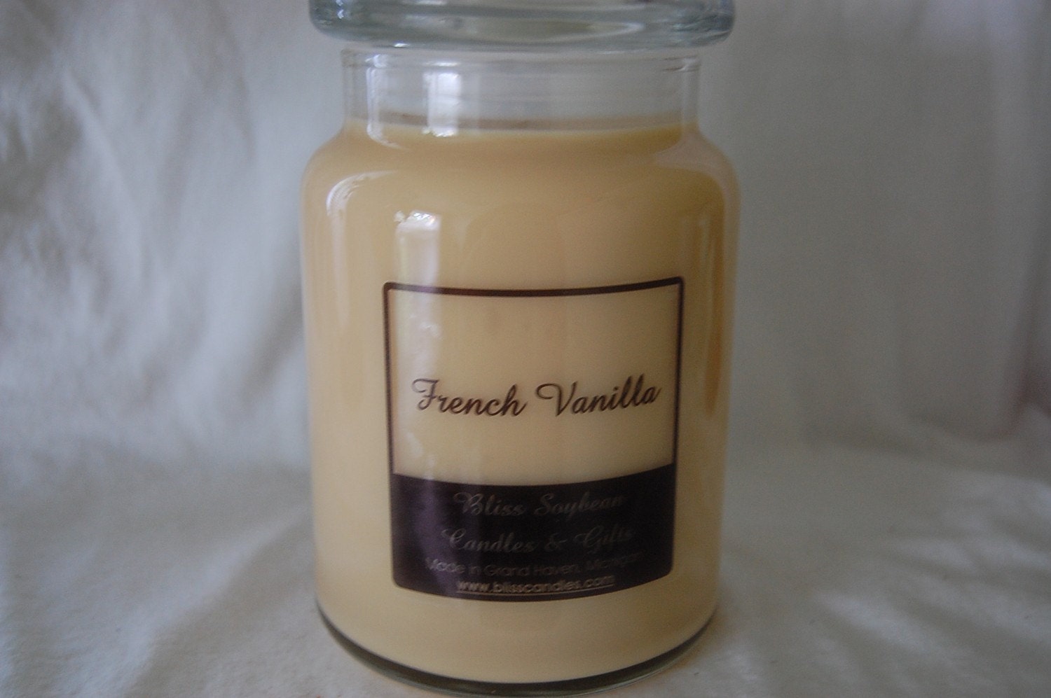 BIRTHDAY CAKE - Bliss Soy Premium 26 oz Jar Candle with Glass Lid