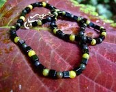 Green jade and black onyx small beads necklace: Simple Snake