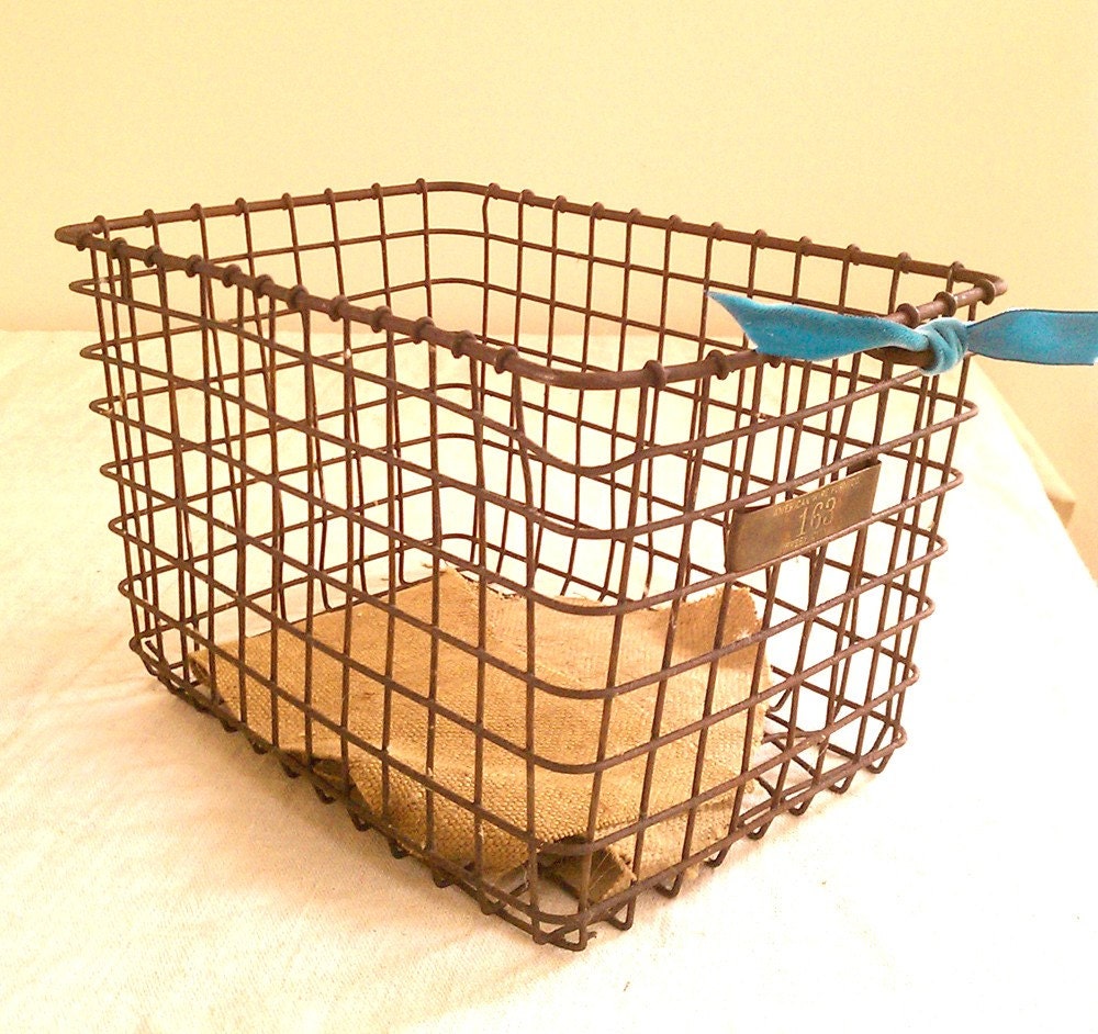 SALE  VinTaGe BooKs  WiRe BasKet TaG