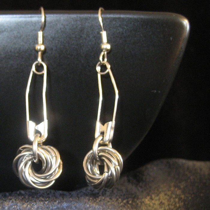 Earrings - 10-ring Mobius Ball w Safety Pin