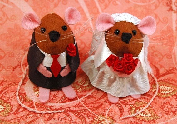Wedding Cake Topper ornament cute felt bride and groom gift for engaged just married couple - Mr and Mrs Mouse Bridal Pair - READY TO SHIP