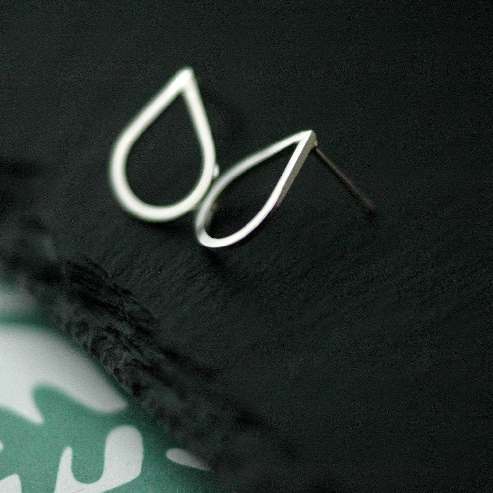 Droplette studs earrings
