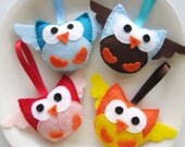 Owl Christmas Ornaments, Owl Party Favors, Set of 4 Mini Felt Owls party favors- FREE SHIPPING