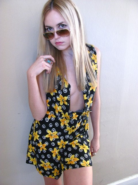 YElLOW flower geometric contrast jumper deep V button down mini XS, S, M