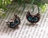 Pretty retro silver owl head with blue crystals eyes stud earrings vintage style E1