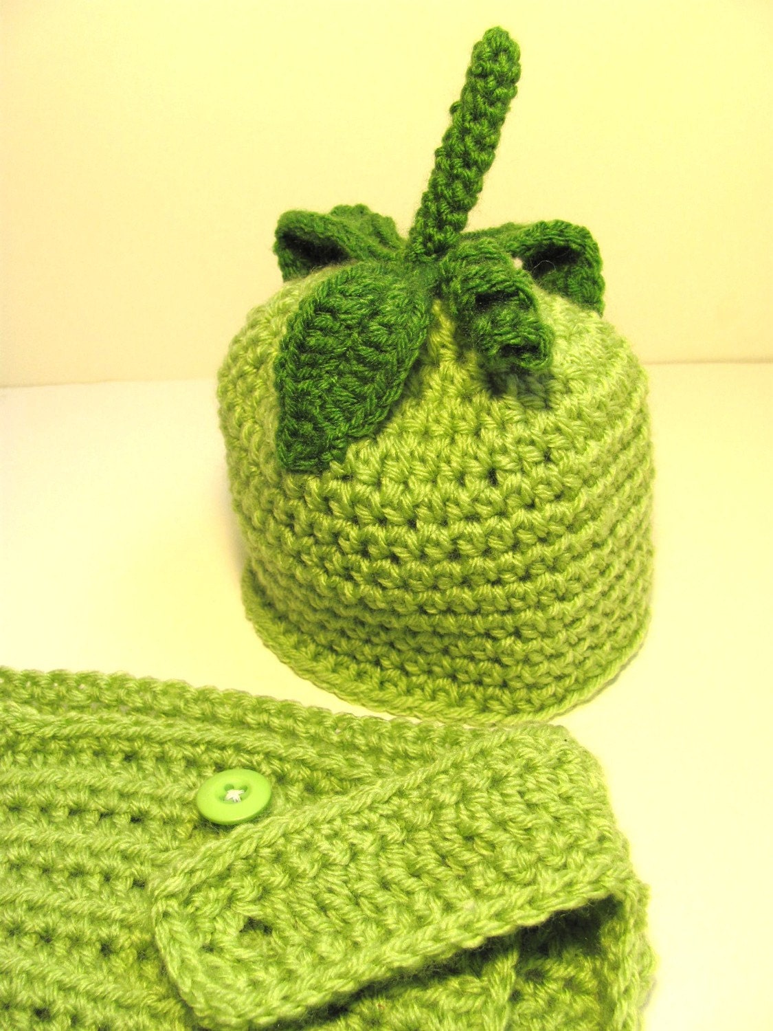 Pea Pod Hat and Diaper Cover Set