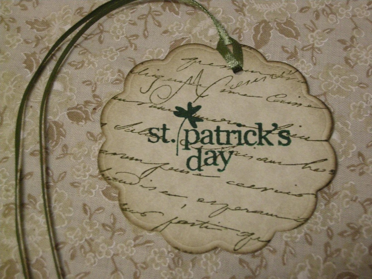 St Patricks Day Round Scalloped Tag- vintage style, shabby chic style, hang tag, gift tag, parchment, old-fashioned, spring, lucky, clover - set of 6