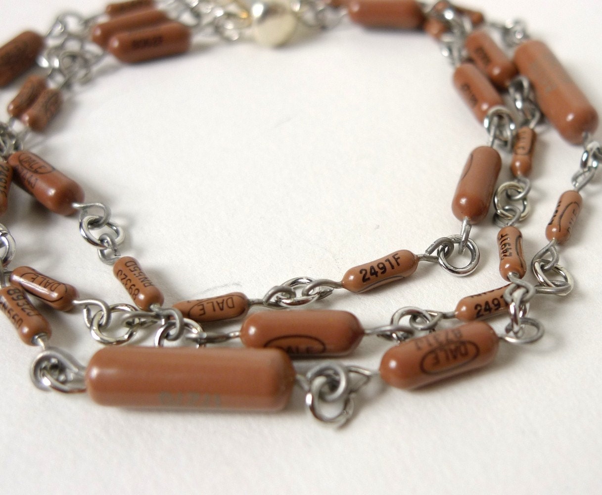 Orbit resistor bracelet