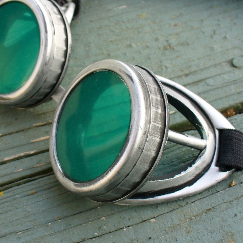 Steampunk Time Travel Crazy Scientist's Oculo-Vision Tool---D silver green