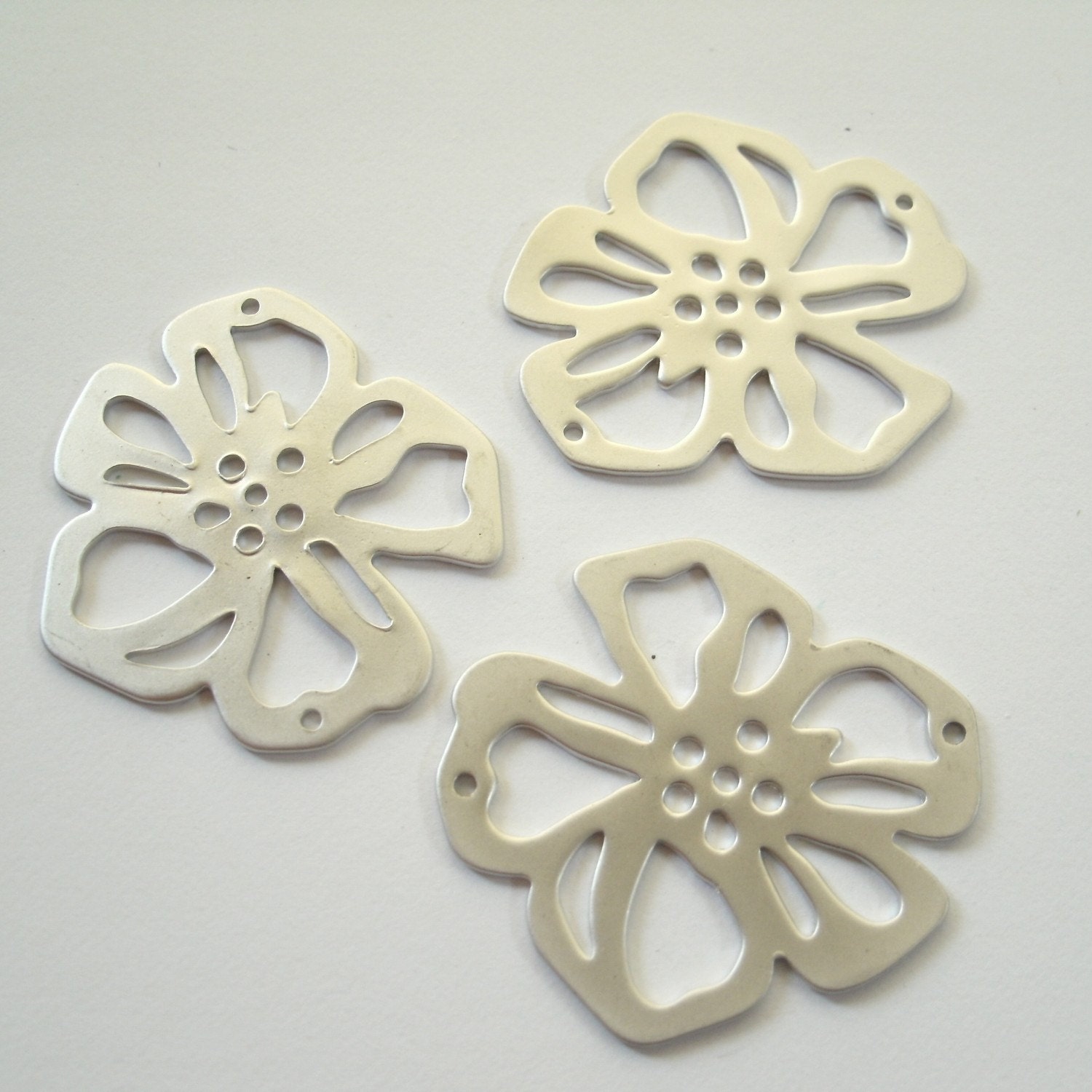 3 pcs Silver Aluminum Charm Pendant Flowers Floral