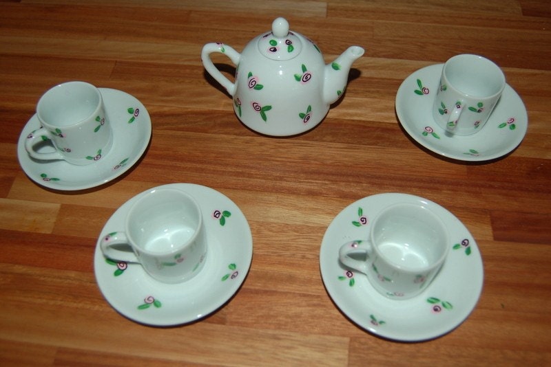 Child's Rosebud Tea Set