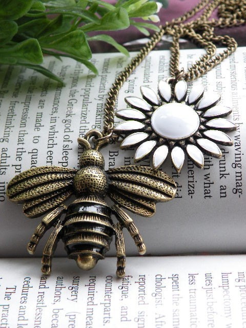 Pretty retro copper flying bee and sun flower white glaze sunflower with two chains necklace pendant jewelry vintage style