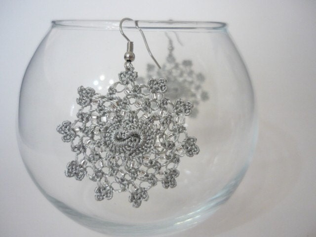 Little Moons Crochet Earrings in light grey