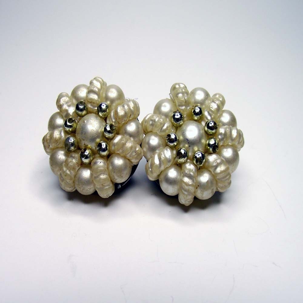 Vintage Lucite Pearl Clip On Earrings