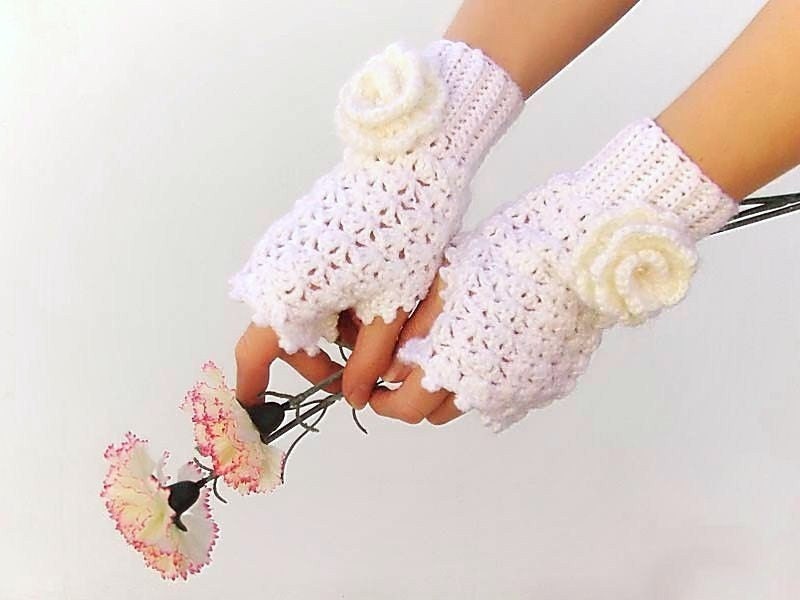 Crochet Fingerless gloves Wedding Victorian White Mittens Arm Wrist Warmers ecru flower