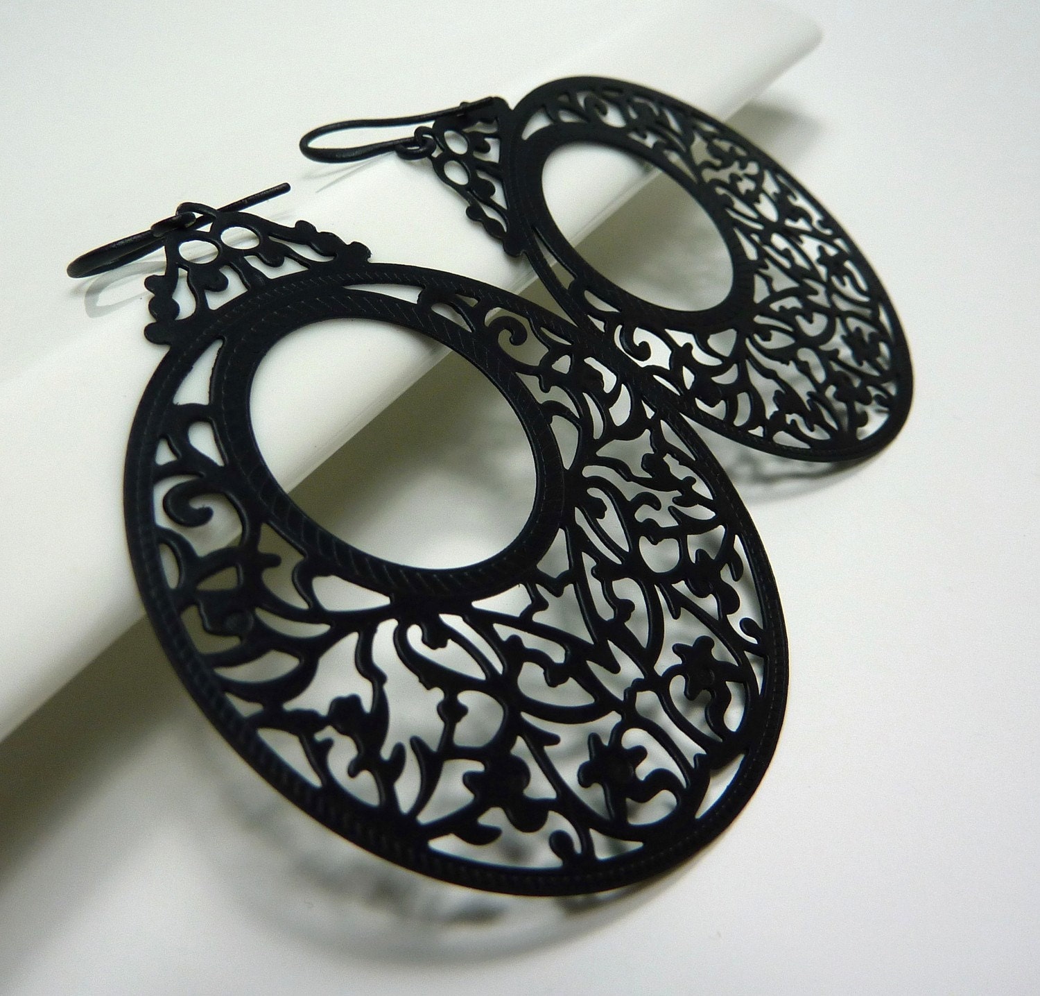 Assana Earrings - Black Filigree Pendant