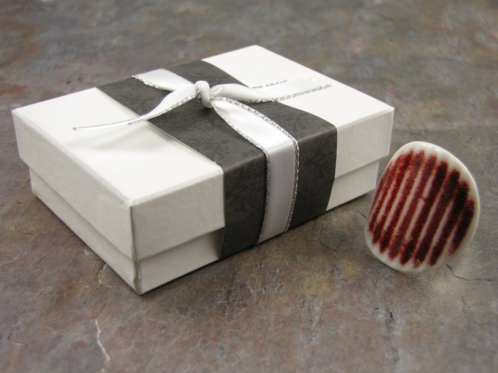 Round Striped Porcelain Ring in Red