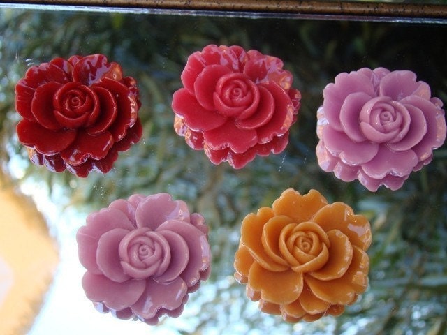 SALE 5 Large Lotus Resin Lucite Flowers 33mm