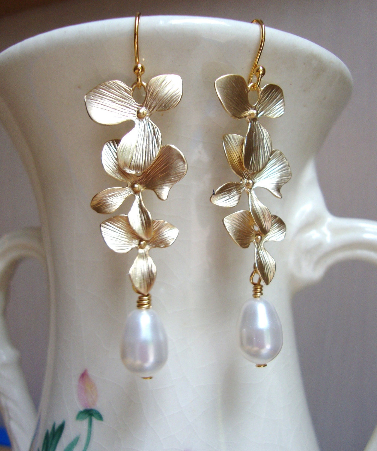 Matte Gold Orchids and Swarovski Pearls Dangle Earrings. Bridal Earrings. Bridesmaid Earrings.