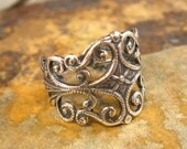 LOW SHIPPING 1 Antique Silver Filigree Finger Ring  -  Trinity Brass