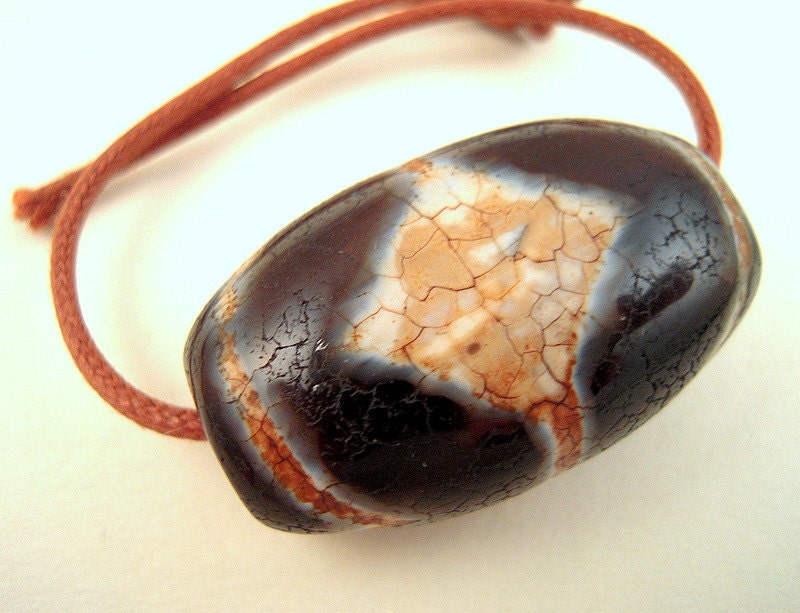 dZi Bead, Quartz, Agate, Brown dZi Bead, Black with Etched Cream Crackle Diamond Design, B