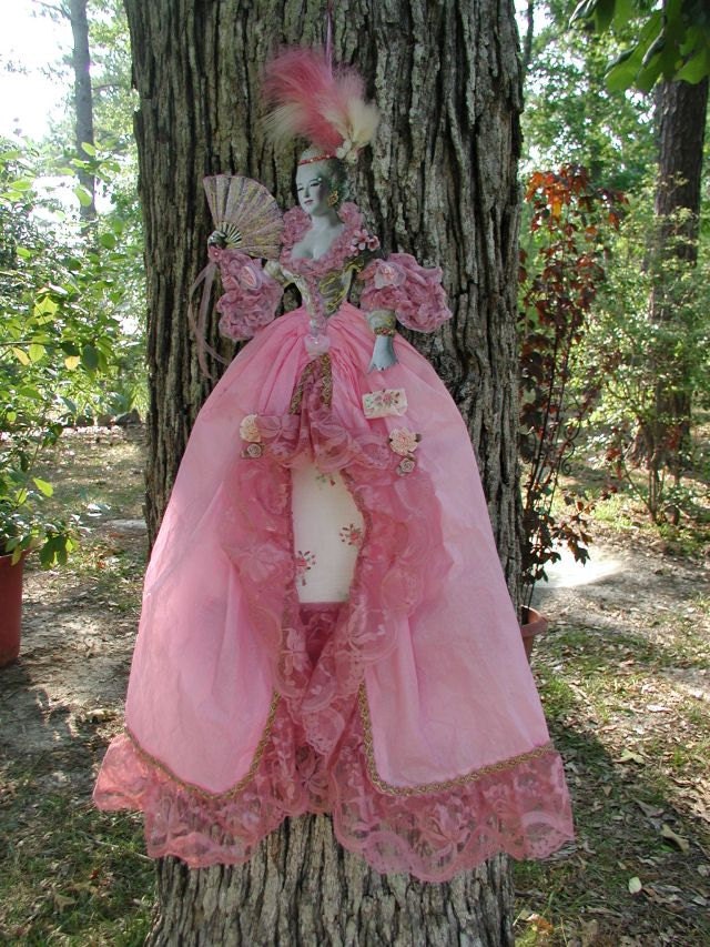 Marie Antoinette  Paper doll,   CSST