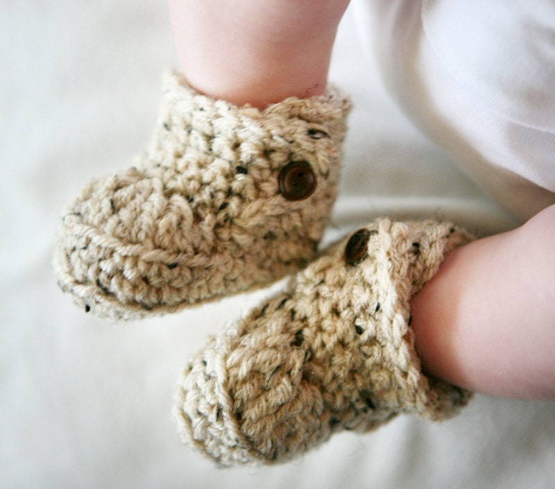 Newborn, 0 to 3 or 3 to 6 Months Baby Bootie Boots, crocheted, oatmeal