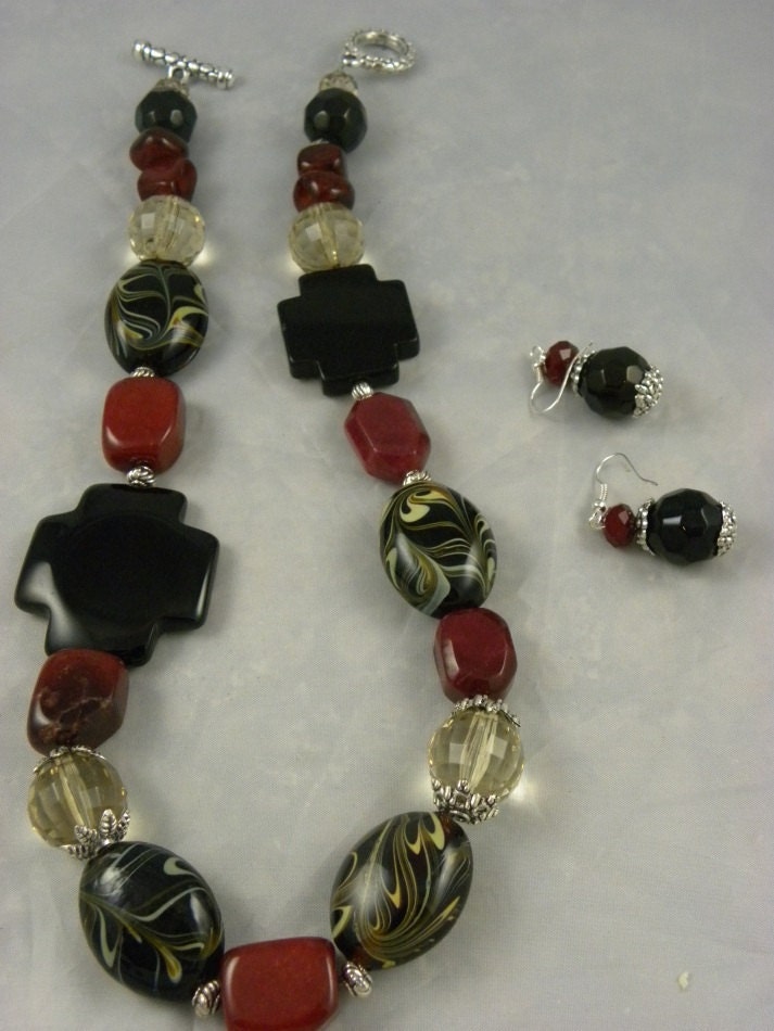 Chunky Necklace Black Red Agate