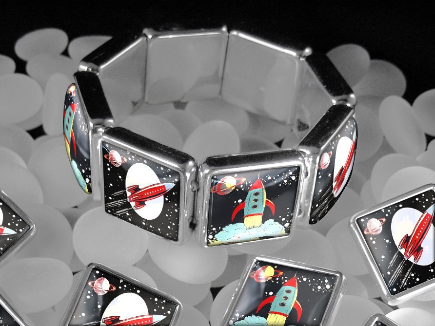Retro Rocket Ship Outer Space Vintage Spaceship Silver and Glass Charm Bracelet BR-26
