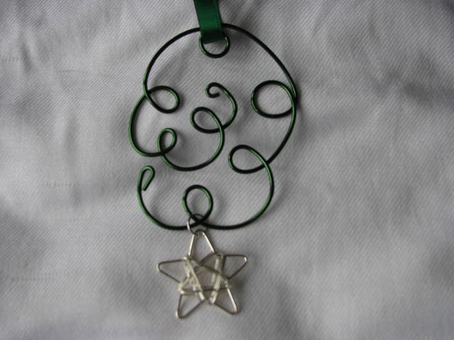 Ornament or suncatcher dark green, Kelly green