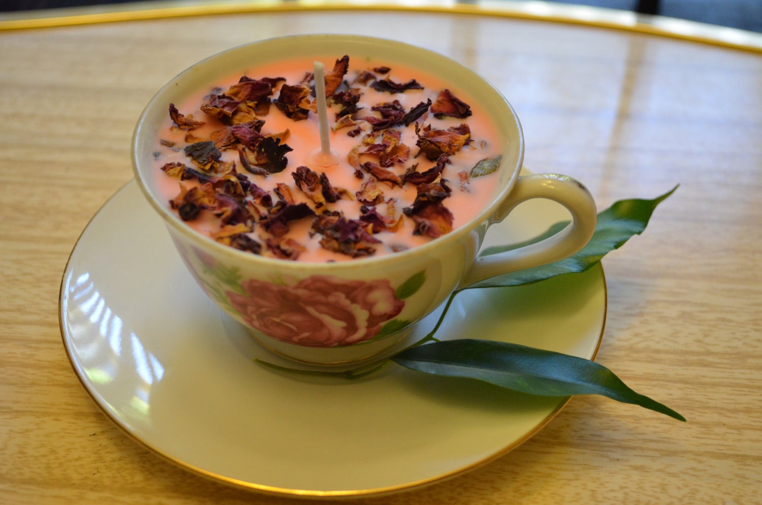 Beautiful Rose Teacup 100% Soy Candle with Dried Rose Petals and Strawberry Kiwi Scent 4oz (with Saucer)