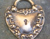 6 Antique Brass Victorian  Heart Locket for Key Jewelry Finding 1301