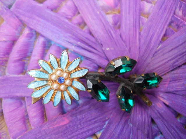 Flower Power Vintage Up-Cycled Austrian Crystal Flower Pin Brooch Free Shipping Us and Canada
