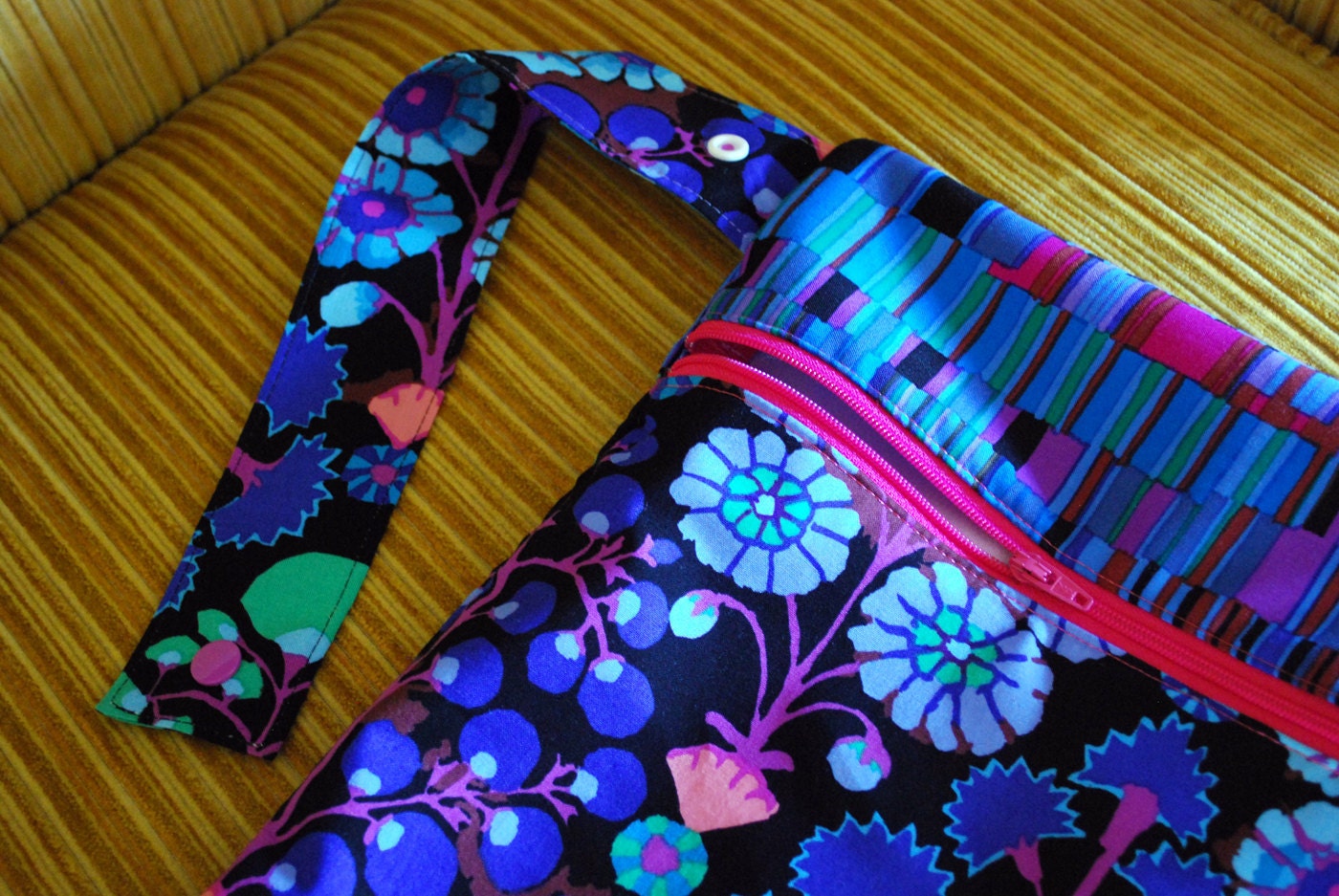 Large (11"x14") Kaffe wet bag with wrist strap