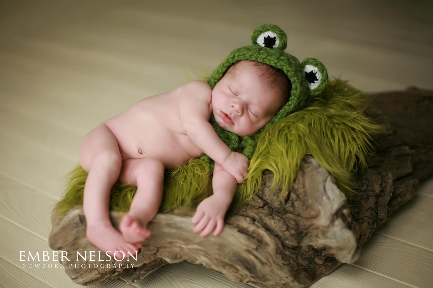 Hat- Crocheted frog for newborn children