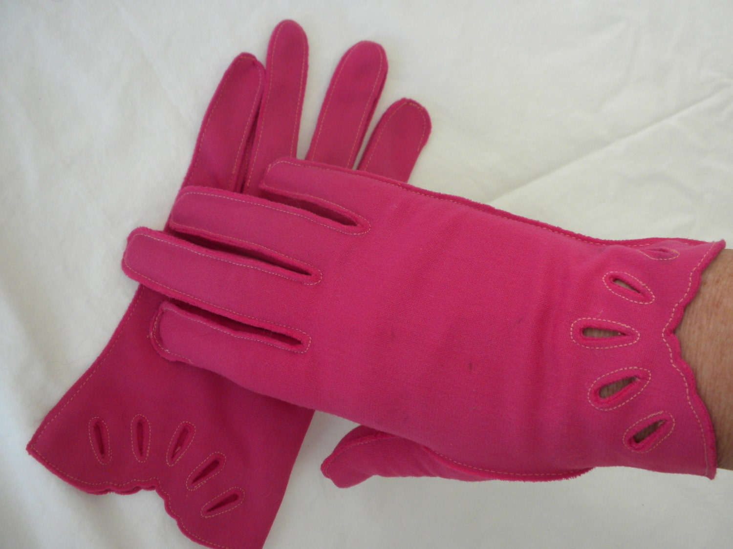 Hot Pink Short Gloves / Scalloped /  Peekaboo holes / Featured in Sammydvintage.com Blog