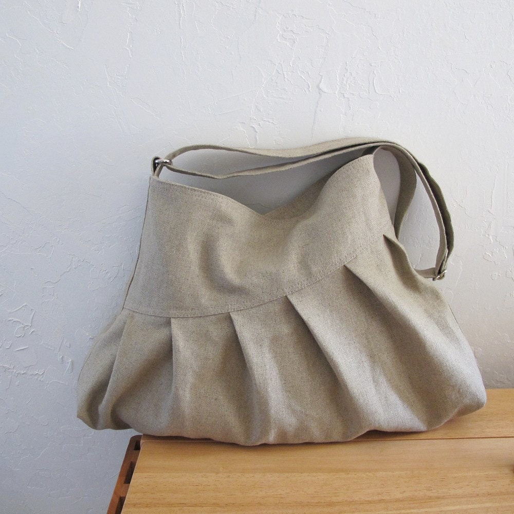The Rogue in Organic Hemp - A Large Pleated Bag with Adjustable Strap
