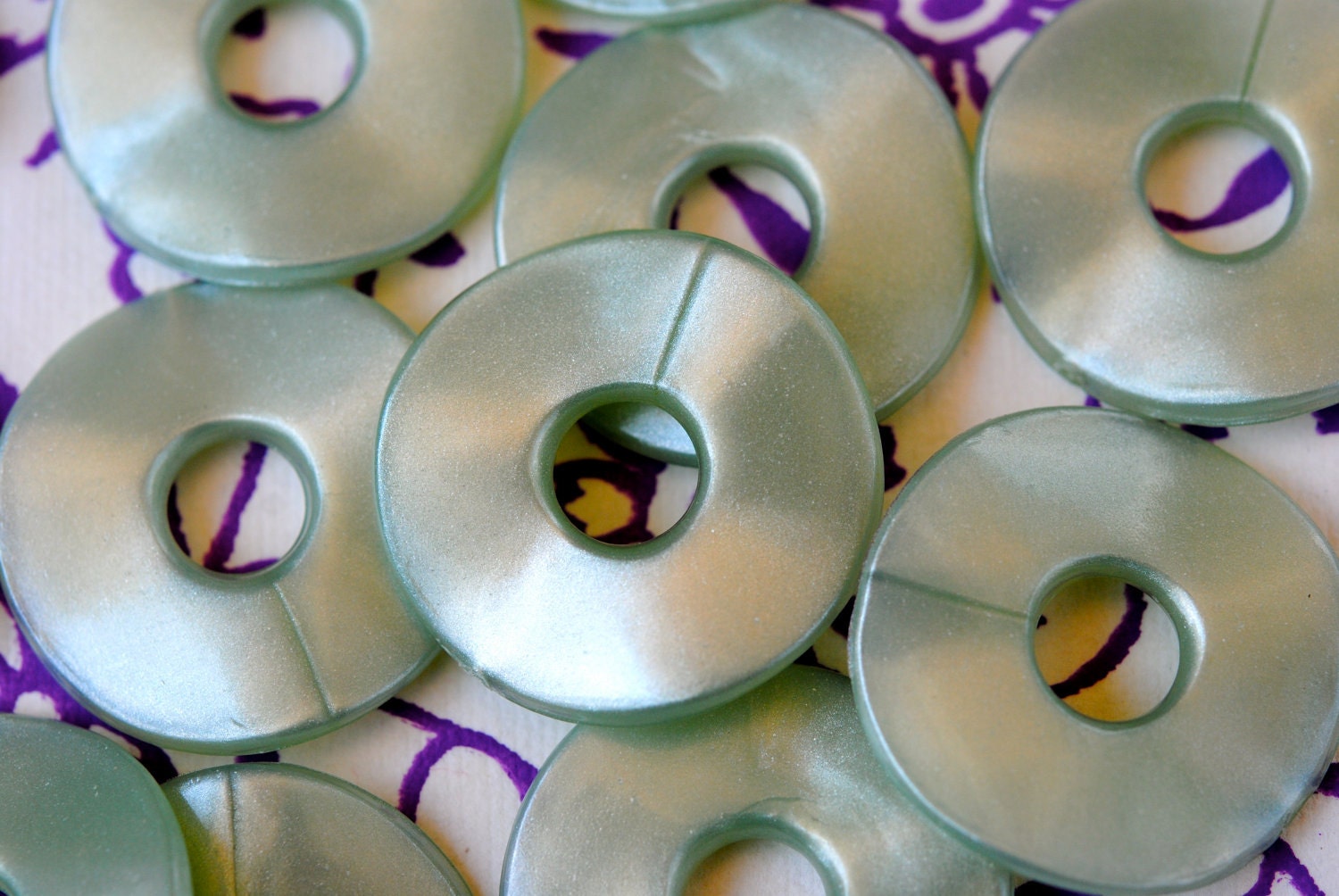 Vintage Beads, Mint Green Round Wavy Disk Pendant Donut Beads with hole Lucite,1960's, 30mm, (4)