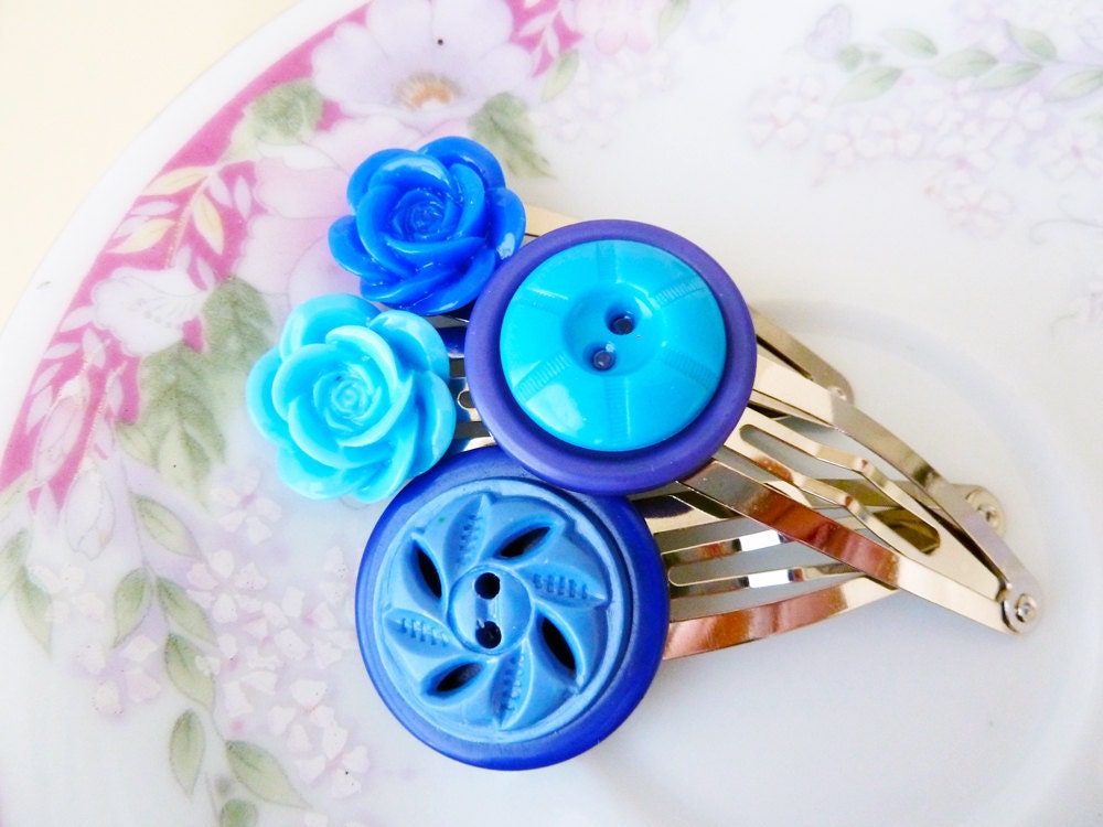 Hair Clip Set, Vintage Buttons Flowers in Pretty Blues. CLEARANCE SALE