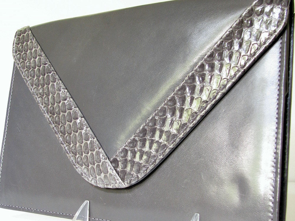 Vintage Envelope Clutch Purse Gray 1980s Handbag with Faux Alligator Trim