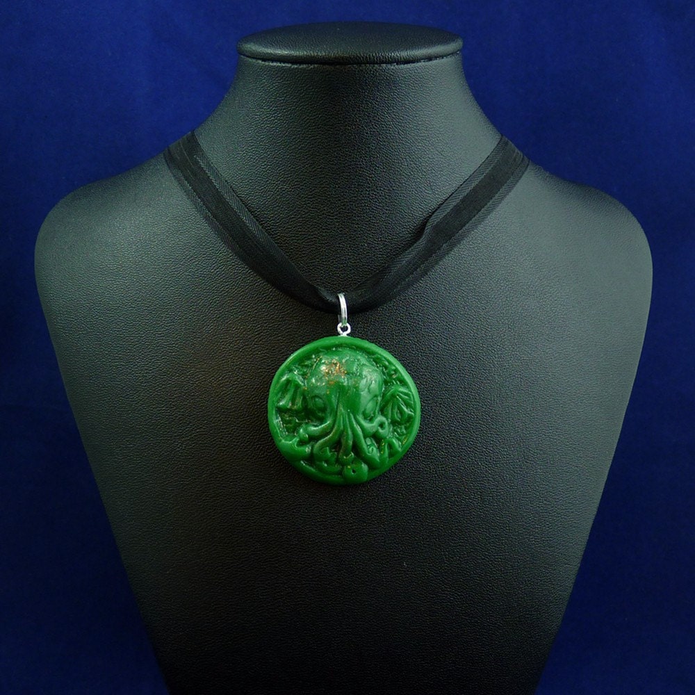 Green Small Cthulhu Cameo Necklace - Polymer Clay Lovecraft Jewelry