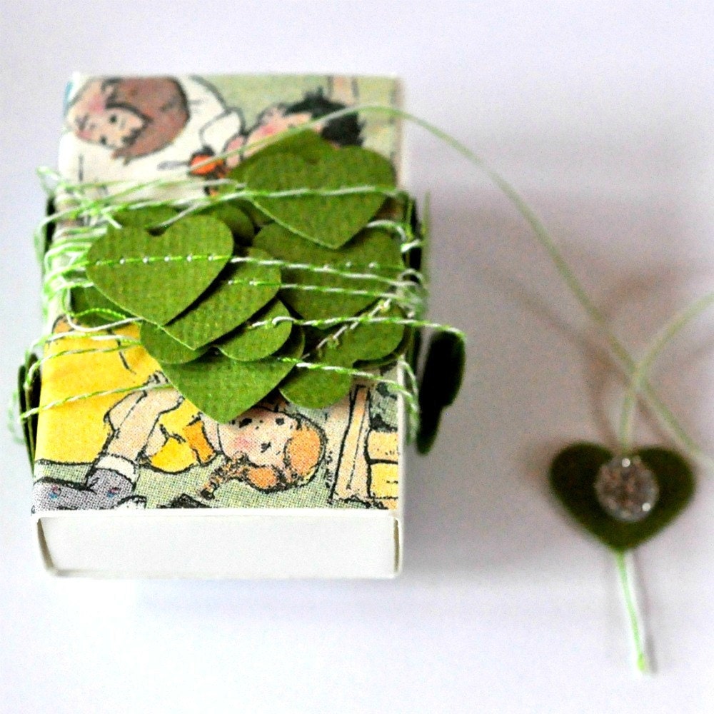 Tiny Paper Garland in a Box Hearts Green