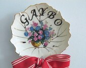 Gaybo plate with bow