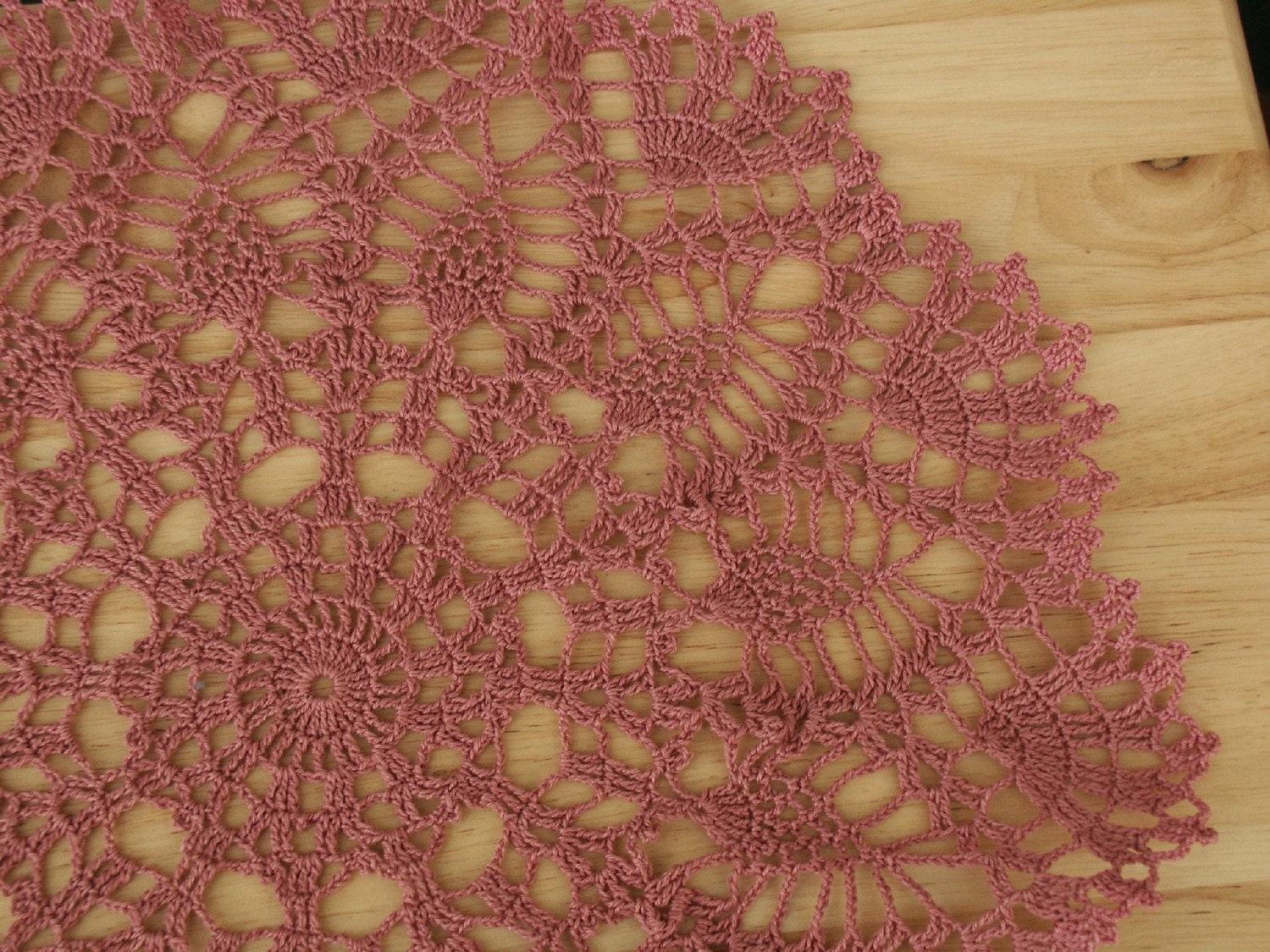 MEMORIAL DAY SALE Large Cotton Crochet Pineapple Doily in Mauve / Pink