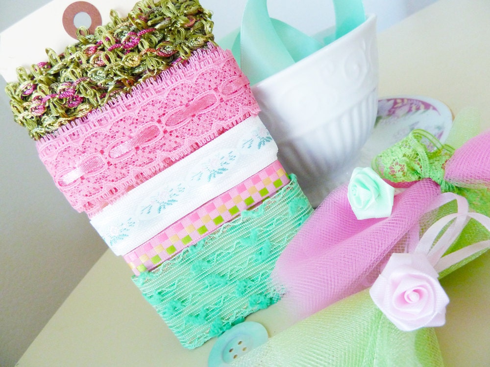 Inspiration Kit, Bubble Gum and Mint Mixed Media Tag in Pinks and Greens
